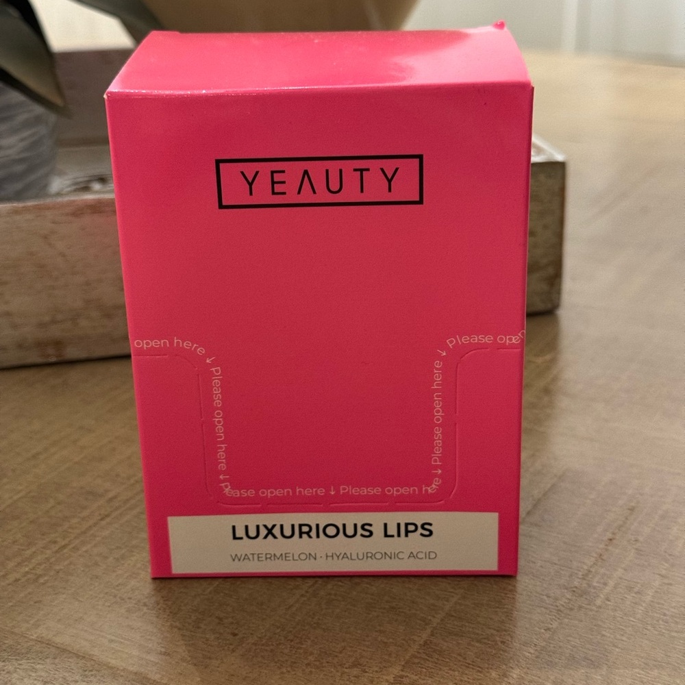 8 boxes Yeauty Luxurious Lips Watermelon 8 Boxes @ 25 pieces per box